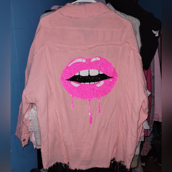 Fantastic Fawn Tops - Fantastic Fawn NWOT Pink Sequin Lips Oversized Shacket Size Medium